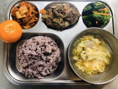 흑미밥
북어달걀국
(한우)허니간장불고기
시금치나물
김치
과일