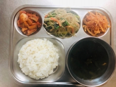 보리쌀밥
건새우미역국
야채잡채
진미채마요무침
김치