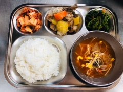 발아현미밥
김치콩나물국
고구마닭볶음탕
참나물무침
김치