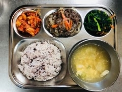 흑미밥
북어달걀국
허니간장불고기
시금치나물
김치