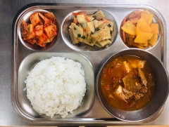 발아현미밥
참치김치찌게
어묵야채볶음
꼬들단무지
김치