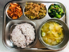 흑미밥
북어달걀국
콩나물불고기(한돈)
청경채나물
김치