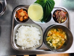 백미밥
파송송달걀탕
오리훈제
무쌈/깻잎
김치