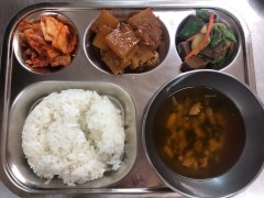 백미밥
맑은장국
고등어조림
도토리묵/양념장
김치