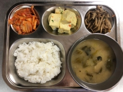 백미밥
우거지들깨국
채소달걀찜
고구마순된장무침
김치