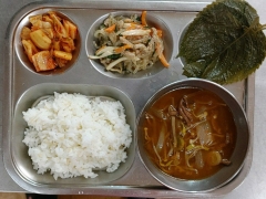 찰현미밥
육개장
모듬잡채
깻잎장아찌
김치