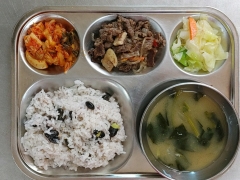 검정콩밥
시금치된장국
소고기당면불고기
양배추나물
김치