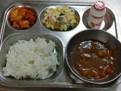 백미밥
하이라이스
콘샐러드
김치
요구르트