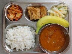 현미밥
참치김치찌개
감자채볶음
두부양념조림
김치
과일