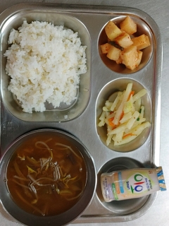 발아현미밥
육개장
감자채볶음
깍두기
이오요구르트