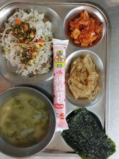 영양밥/달래양념장
냉이된장국
명엽채조림
김구이
김치
짜요짜요