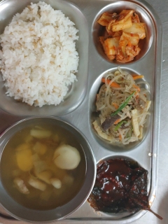 가바쌀밥
모둠버섯국
알록달록어묵잡채
양념깻잎지
김치
