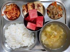 백미찹쌀밥
북어국
참치채소볶음
두부구이/양념장
김치
과일