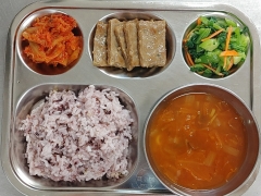 잡곡밥
순한김칫국
너비아니
청경채나물
김치