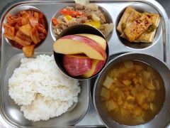 현미밥
북어국
참치채소볶음
두부구이/양념장
김치
사과