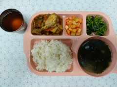 친환경찰보리밥
소고기미역국
간장고구마닭갈비
참나물무침
깍두기
매실주스