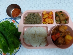 차조기장밥
당면닭도리탕
잔멸치볶음
도토리묵무침
깍두기
상추/쌈장(자율)