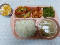녹차라이스밥
닭곰탕
어묵파프리카잡채
미역줄기볶음
김치
시리얼/우유