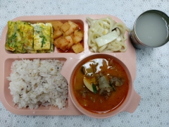 오색미밥
순대국
바지락볶음우동
파래달걀말이
깍두기
식혜