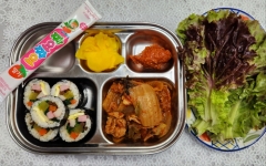 맛있는 오색 김밥
돈육김치볶음
꼬들단무지
쌈채소/쌈장(자율)
짜먹는요구르트
