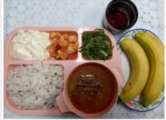 찰흑미밥
육개장
순두부/양념장
미역줄기볶음
깍두기
과일