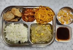 친환경클로렐라쌀밥(소량)
맑은콩나물국
돈까스/소스
토마토스파게티
김치
시리얼/우유
