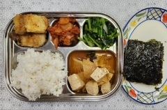 백미밥
순한어묵두부김칫국
고등어구이
열무나물
구운김
김치