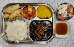 짜장면
쌀밥(소량)
탕수육&소스
단무지무침
김치류
우유빙수