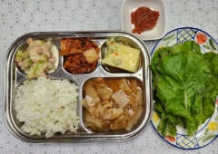 친환경클로렐라쌀밥
동태무국
야채달걀찜
참치마요오이무침
김치
쌈채소/쌈장