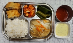 백미밥
어묵잔치국수
생선가스&소스
깍두기
다시마/초장(자율)