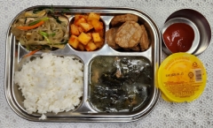 현미밥
소고기미역국
잡채
동그랑땡&케찹
깍두기
망고푸딩