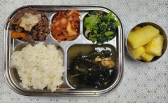 친환경영양찰밥
새우살미역국
소불고기
청경채나물
김치류
파인애플