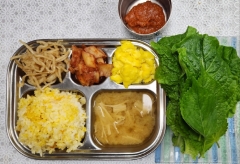 연근단호박영양밥
&양념장
팽이된장국
달걀스크럼블
진미채볶음
김치류
쌈채소/쌈장(자율)