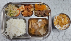 율무밥
오징어무국
소고기단호박조림
숙주나물
김치
시리얼/우유