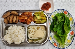 차조밥(소량)
우동
동그랑땡전
오이무침
김치
상추/쌈장(자율)