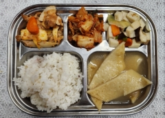 잡곡밥
어묵국
오삼불고기
버섯나물
김치