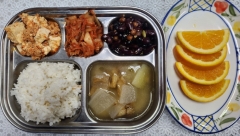 잡곡밥
북어국
마파두부
콩조림
배추김치
오렌지