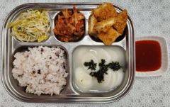 검정쌀밥
떡국
치킨커틀렛&소스
숙주나물
김치