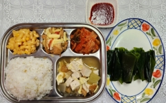 기장밥
황태무국(1.5.6)
치즈닭갈비(2.5.6.13.15)
새콤달콤콘샐러드(1.5.13)
김치(9)
다시마/초장(자율)