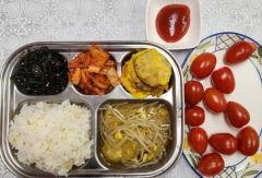 기장밥
콩나물국(5.6.9)
동그랑땡전&케찹
(1.2.5.6.10.12.15.16)
김자반볶음(5.13)
깍두기(9)
방울토마토(12)