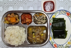 찰보리현미밥
북어무국(5.6)
안동식순살찜닭(5.6.13.15)
느타리나물무침
김치(9)
다시마/초장(자율)